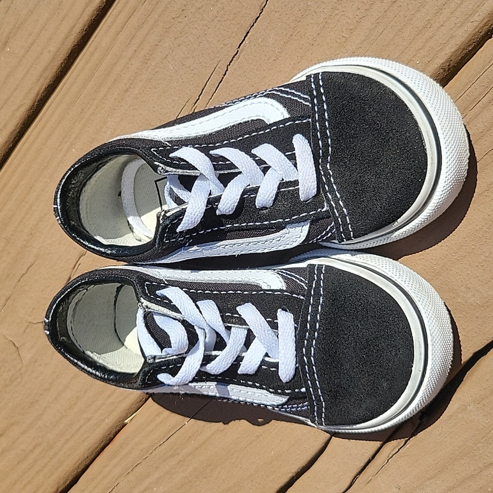 Vans Toddler Old Skool Sneaker size 7